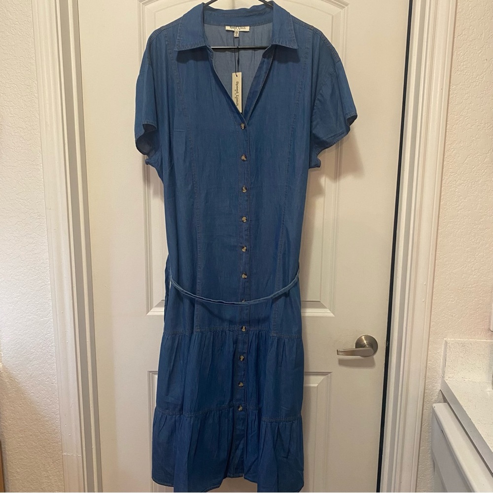 Elegant Blue Midi Dress with Button Detail